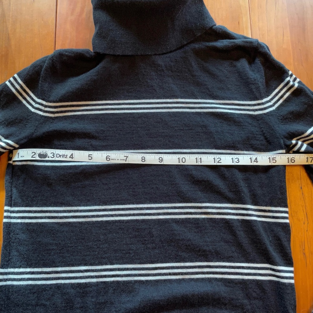 ⭐️ Banana Republic 100% Merino Wool Turtleneck Sweater - Picture 6 of 7